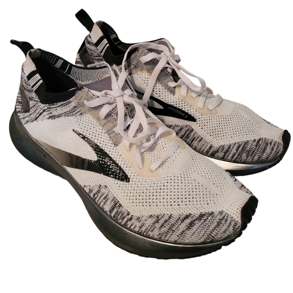 Brooks Levitate 4 Running Training Athletic Sneakers Wmn 9.5 Black White DNA AMP - Picture 1 of 16
